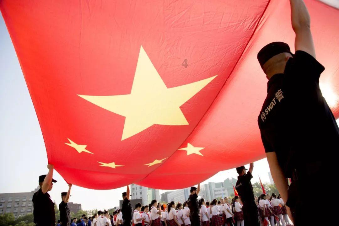 胡歌在青海西藏被偶遇骑行、捡垃圾,胡歌:置身大自然感知自我渺小,会特别放松、平静,从而被治愈